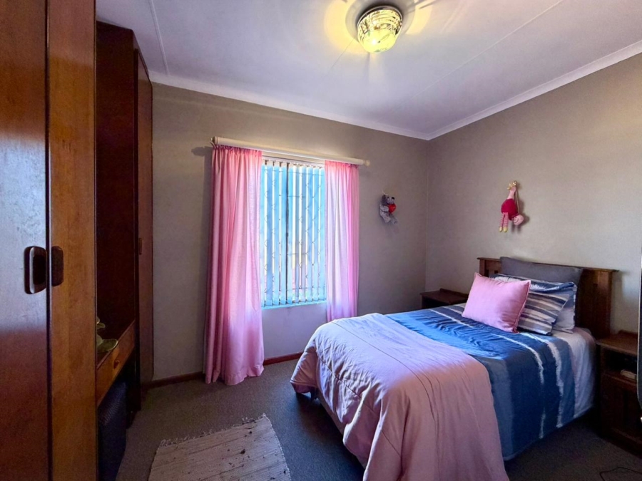 6 Bedroom Property for Sale in Heiderand Western Cape